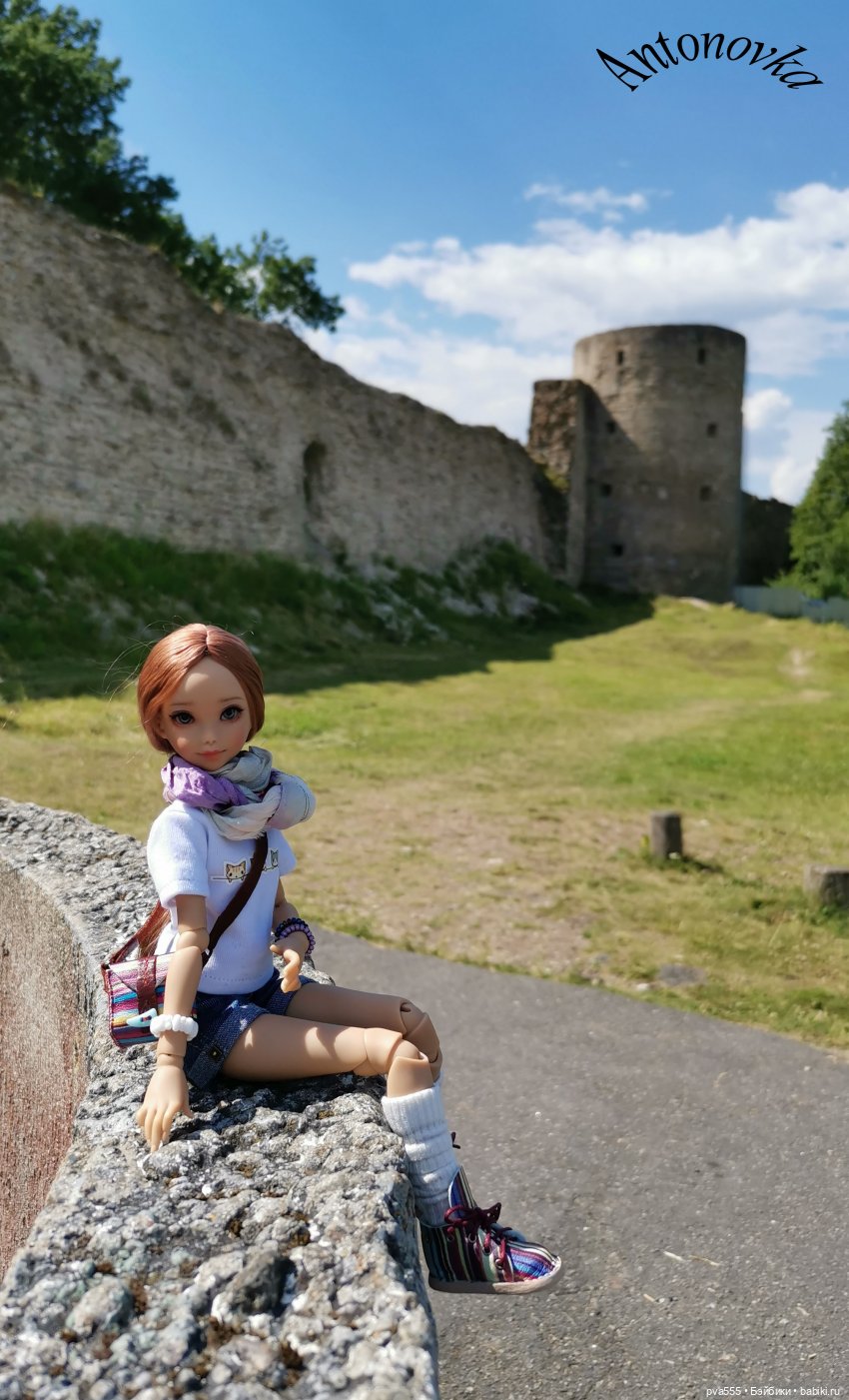 Марсела на развалинах крепости Копорье (фото 3)