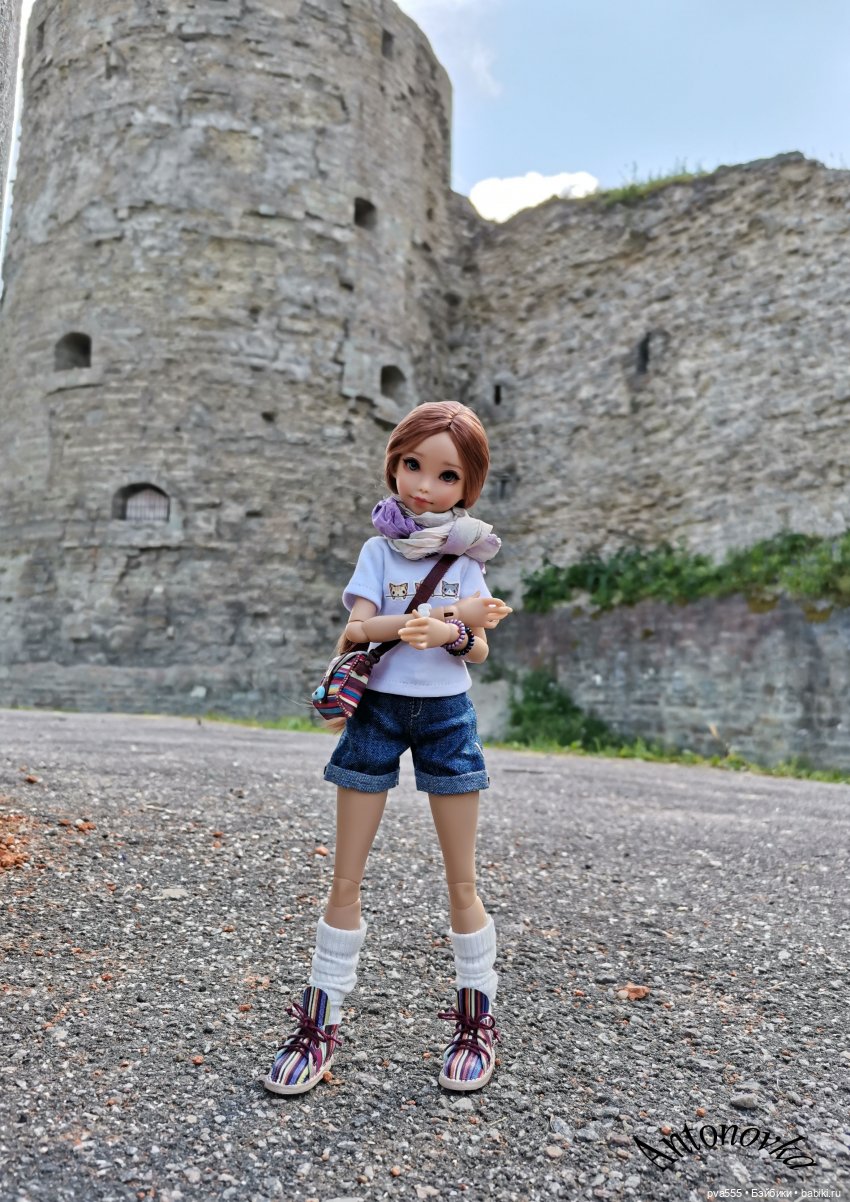 Марсела на развалинах крепости Копорье (фото 6)