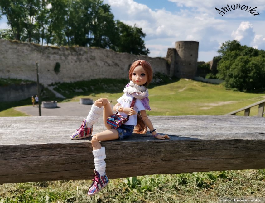 Марсела на развалинах крепости Копорье (фото 2)