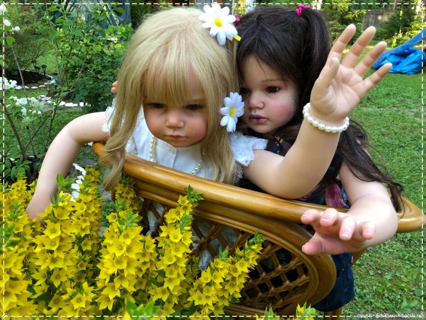 Две непоседы, два солнышка, две любимые малышки - счастье, умноженное на два