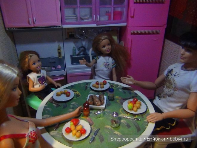 Кухня для Барби и её семьи