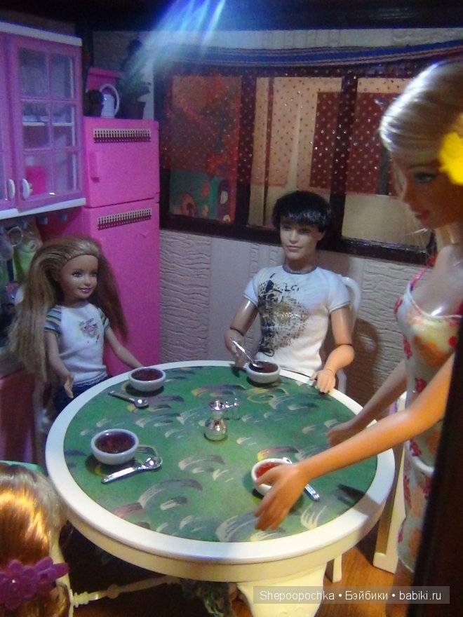 Кухня для Барби и её семьи