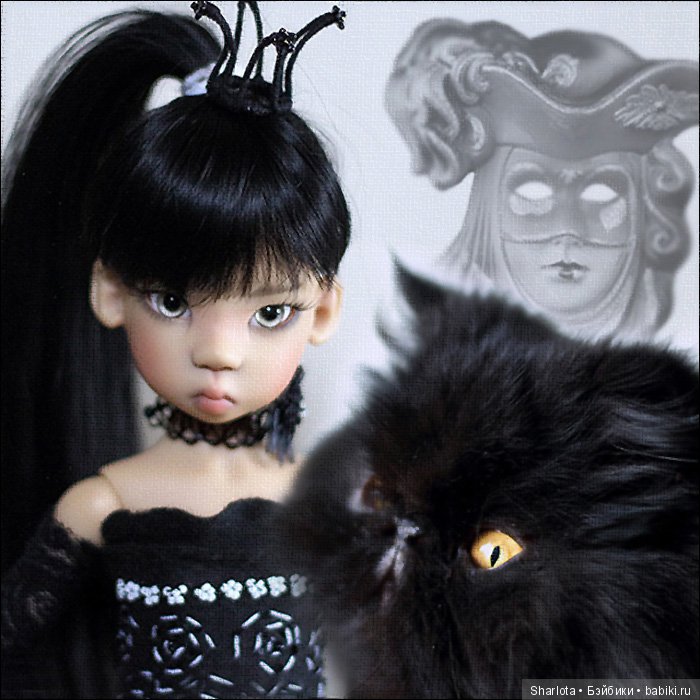 Мои любимые Принцессы-Кошки! Одна почти статичная, а вот за второй… побегала))