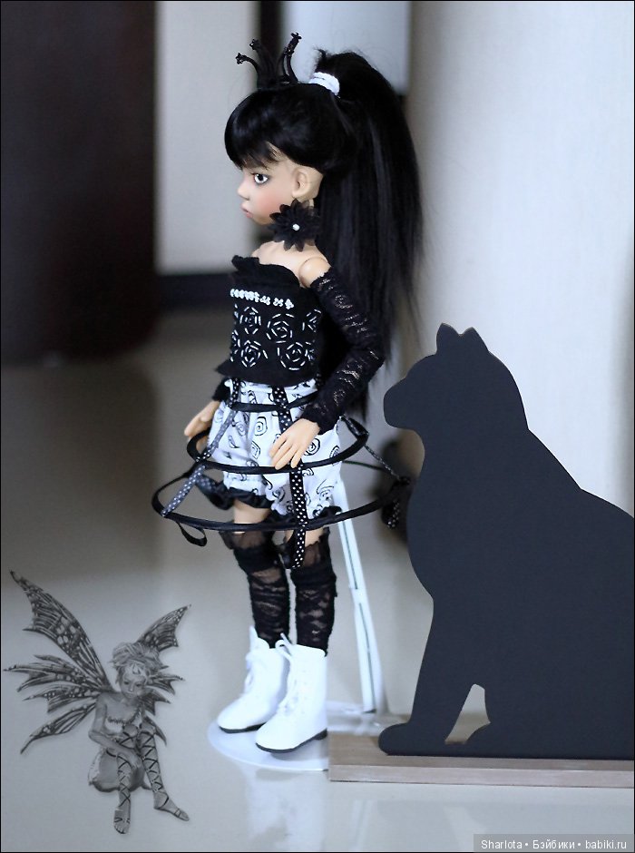 Мои любимые Принцессы-Кошки! Одна почти статичная, а вот за второй… побегала))