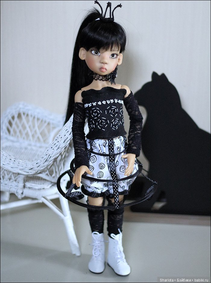 Мои любимые Принцессы-Кошки! Одна почти статичная, а вот за второй… побегала))