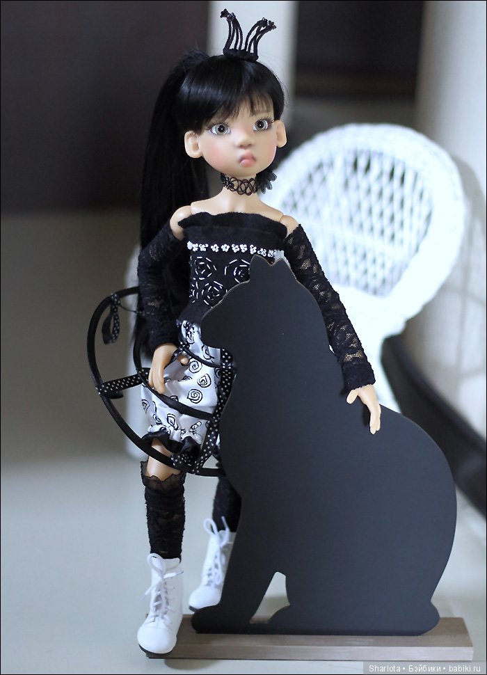 Мои любимые Принцессы-Кошки! Одна почти статичная, а вот за второй… побегала))