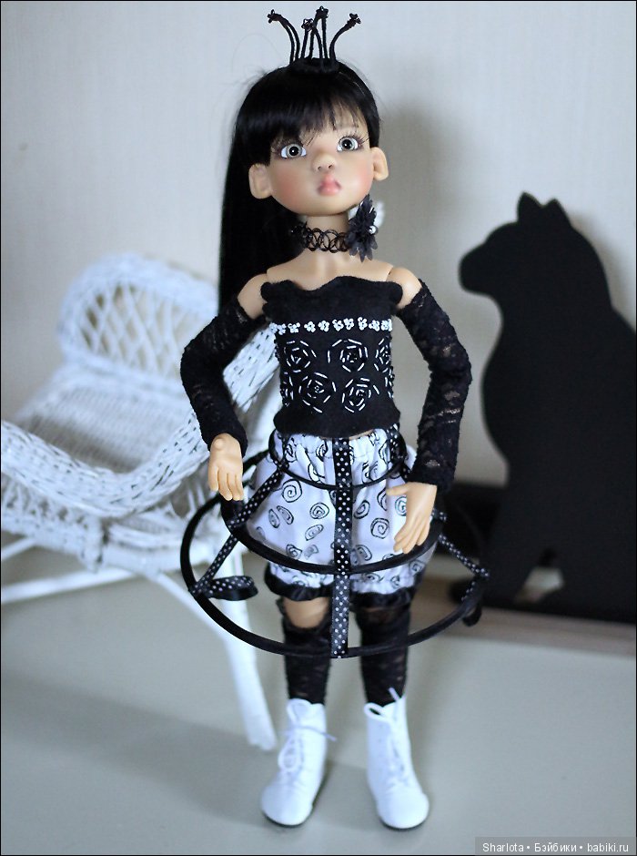 Мои любимые Принцессы-Кошки! Одна почти статичная, а вот за второй… побегала))