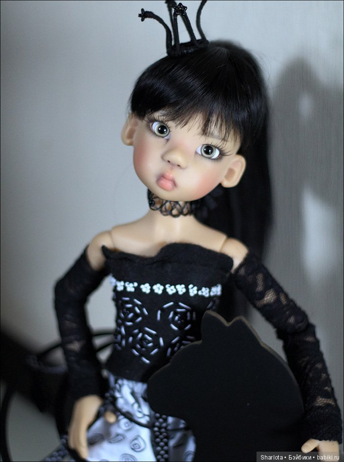 Мои любимые Принцессы-Кошки! Одна почти статичная, а вот за второй… побегала))