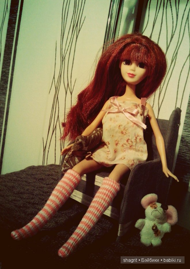 голова кукла Abbie, тело от куклы Barbie Mattel, красивые красноватые волосы, челка, кресло, ночная, гетры голова кукла Abbie, тело от куклы Barbie Mattel, красивые красноватые волосы, челка, кресло, ночная, гетры