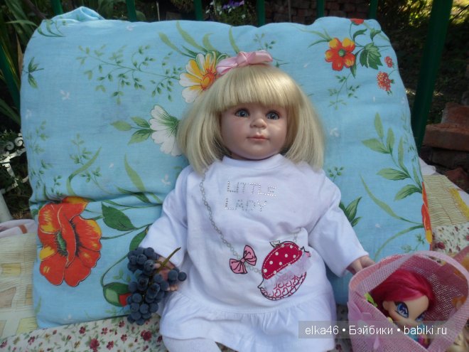 Марта (кукла Adora) на природе