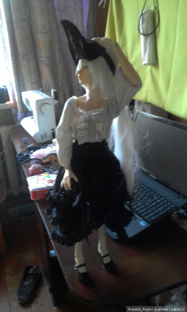 В процессе работы над новыми костюмами (фото 7)