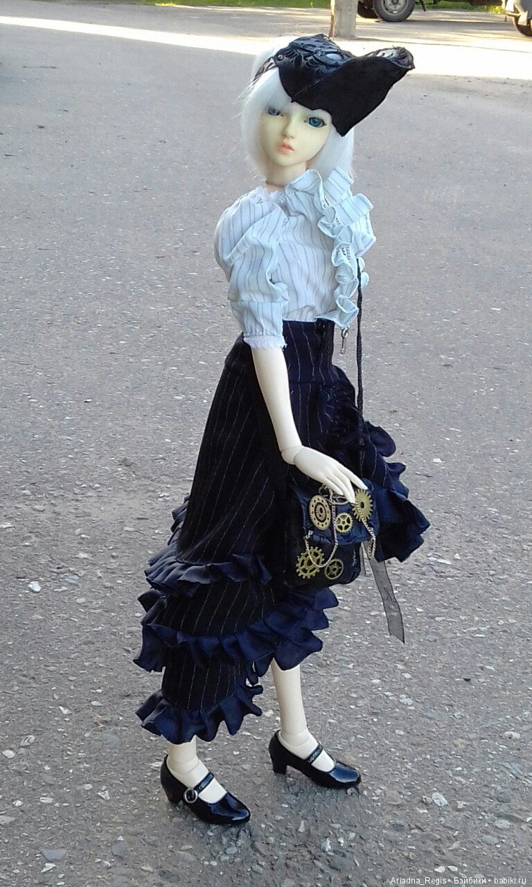 В процессе работы над новыми костюмами