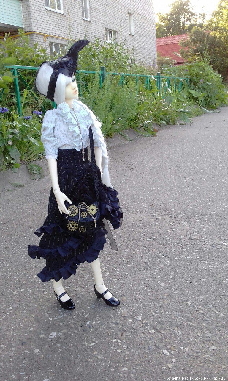 В процессе работы над новыми костюмами