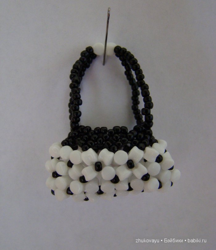 Бисерные кукольные сумочки для леди