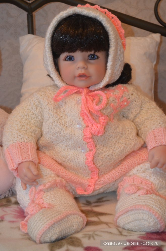 К осени готовы. Костюмчик связала,чтобы девчонка не замерзла)