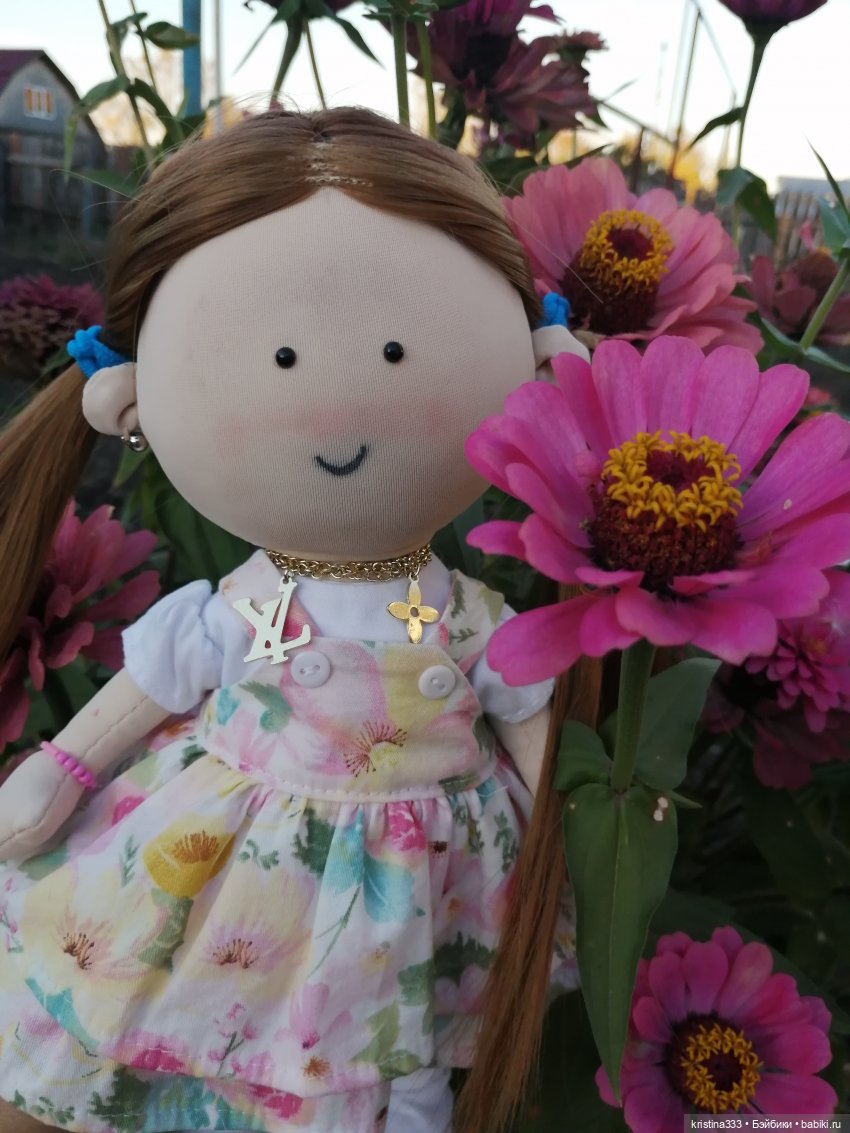 Текстильная кукла и цветы (фото 2)