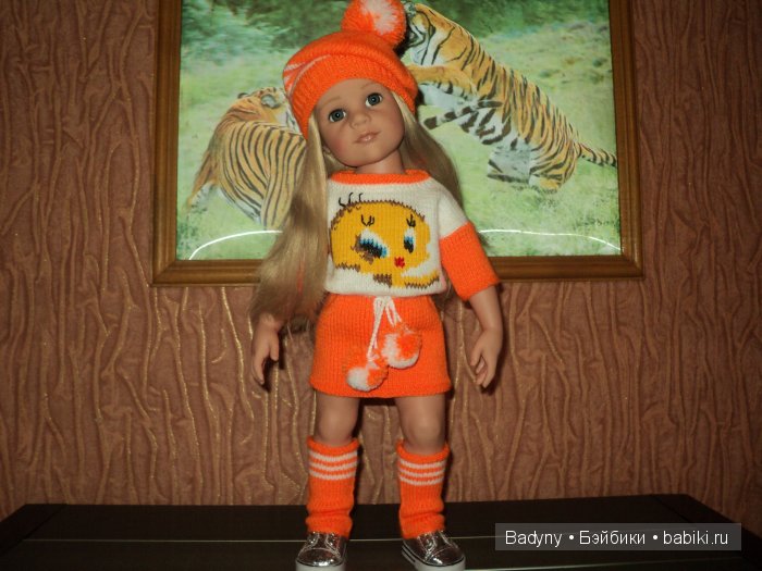 А у нас новый весенний костюм