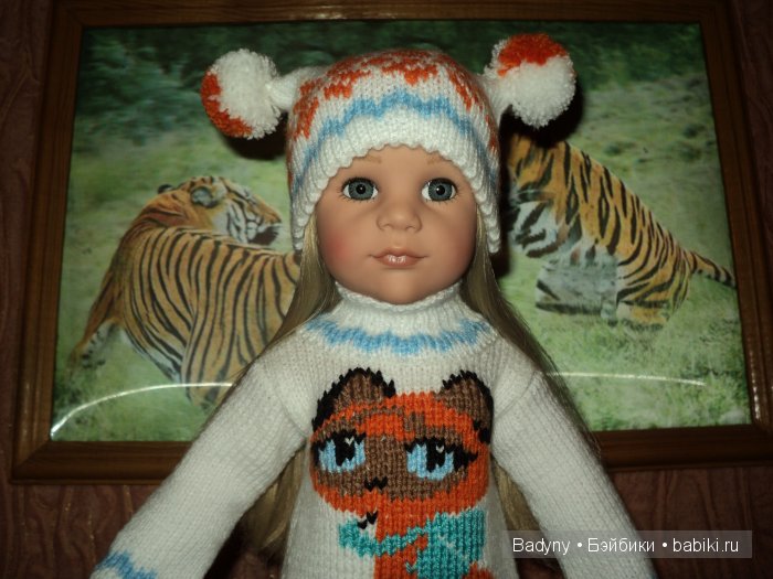 Костюм связан на спицах с вышивкой (фото 7)