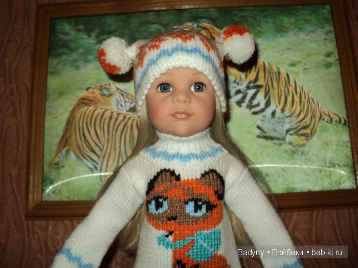 Костюм связан на спицах с вышивкой (фото 6)