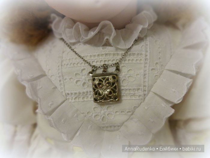 Удивительная антикварная кукла