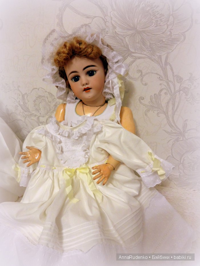 Удивительная антикварная кукла