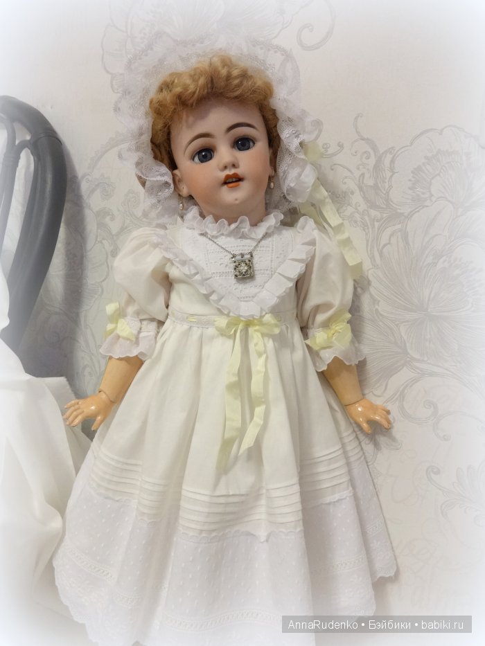 Удивительная антикварная кукла