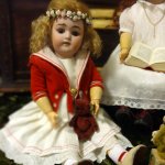 Энн озорная, забавная, любознательная малышка