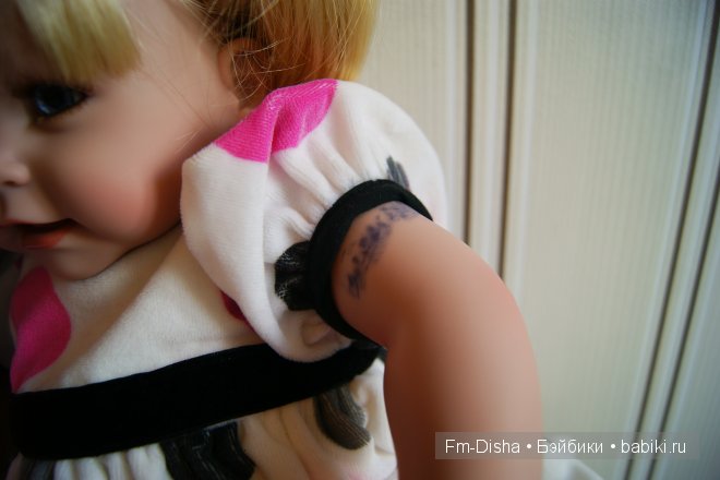 Омрачило приезд этой девочки только одно,вот эти отметины от платья.Девочки кто нибудь знает как это вывести??