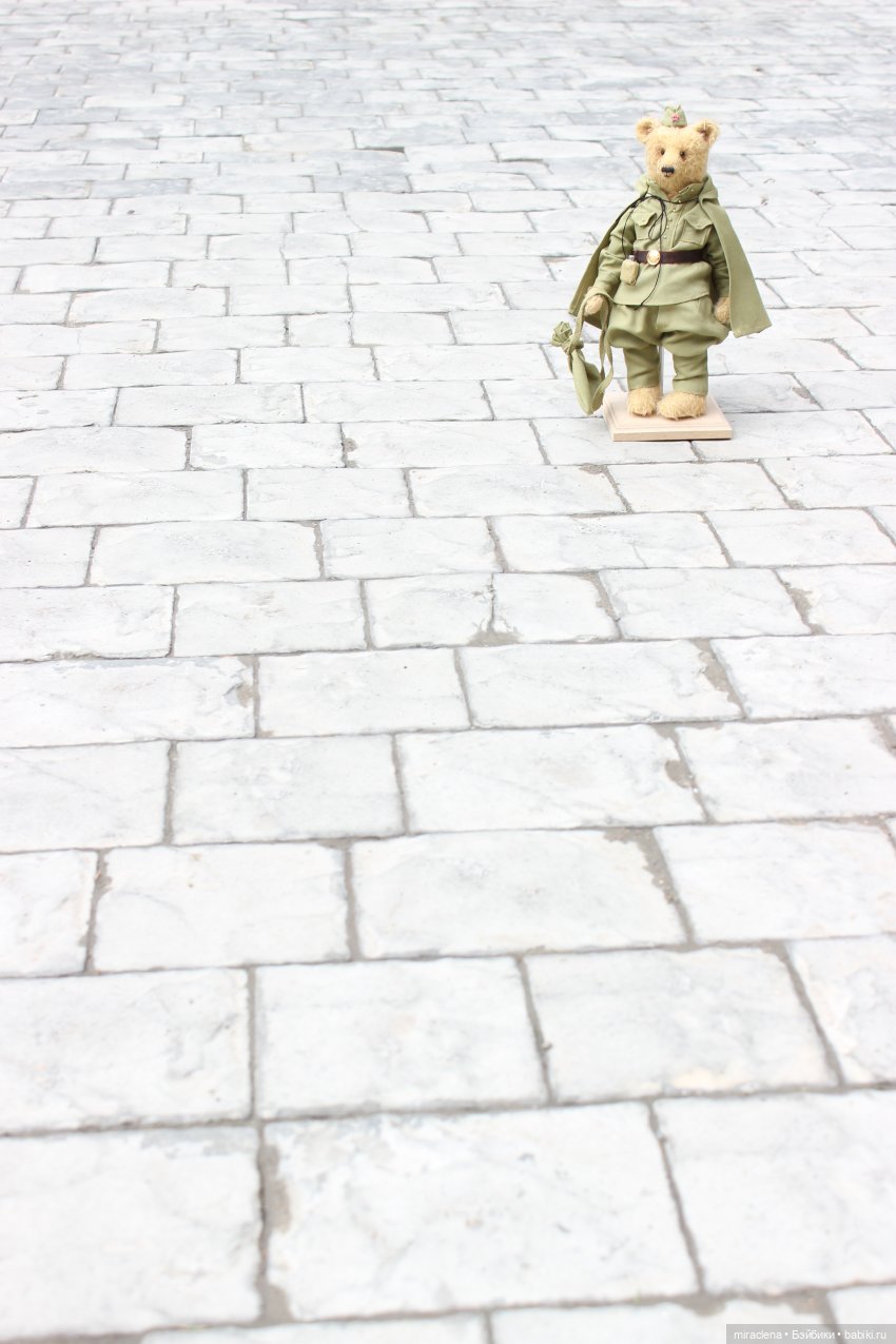 Лишь с улыбкою грустной и ясной поглядите им пристально вслед (фото 2)