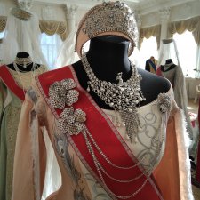 Выставка костюмов к фильму " Матильда"