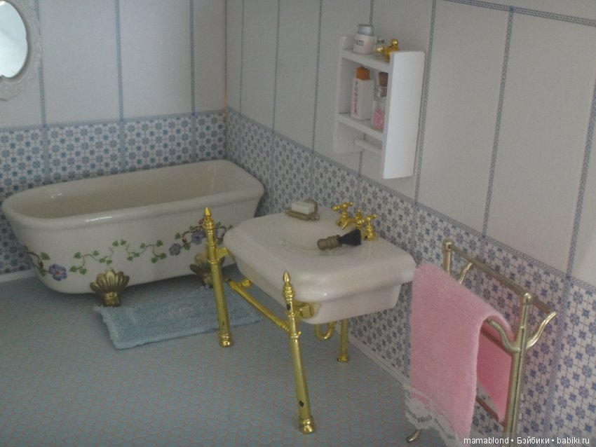 Выставка " Лабиринты кукольной жизни"