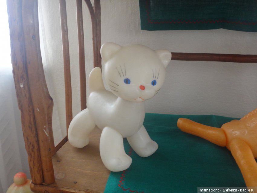 Выставка " Лабиринты кукольной жизни"