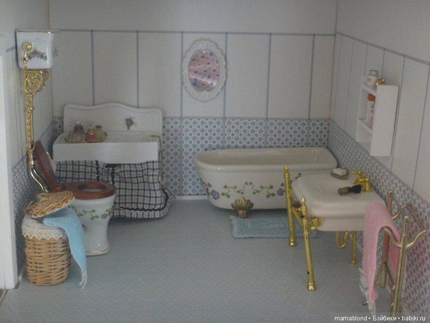 Выставка " Лабиринты кукольной жизни"