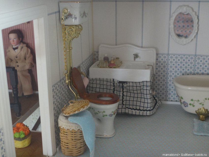 Выставка " Лабиринты кукольной жизни"