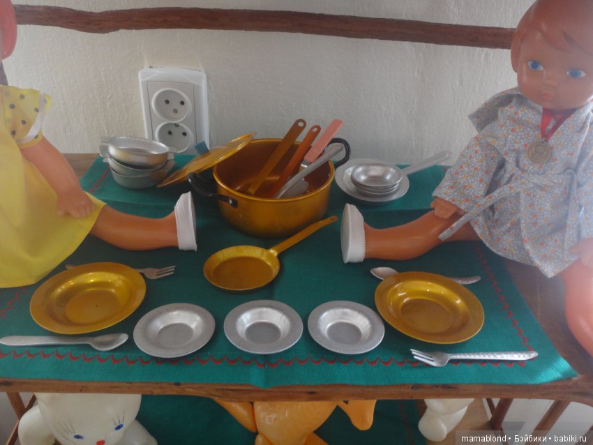 Выставка " Лабиринты кукольной жизни"