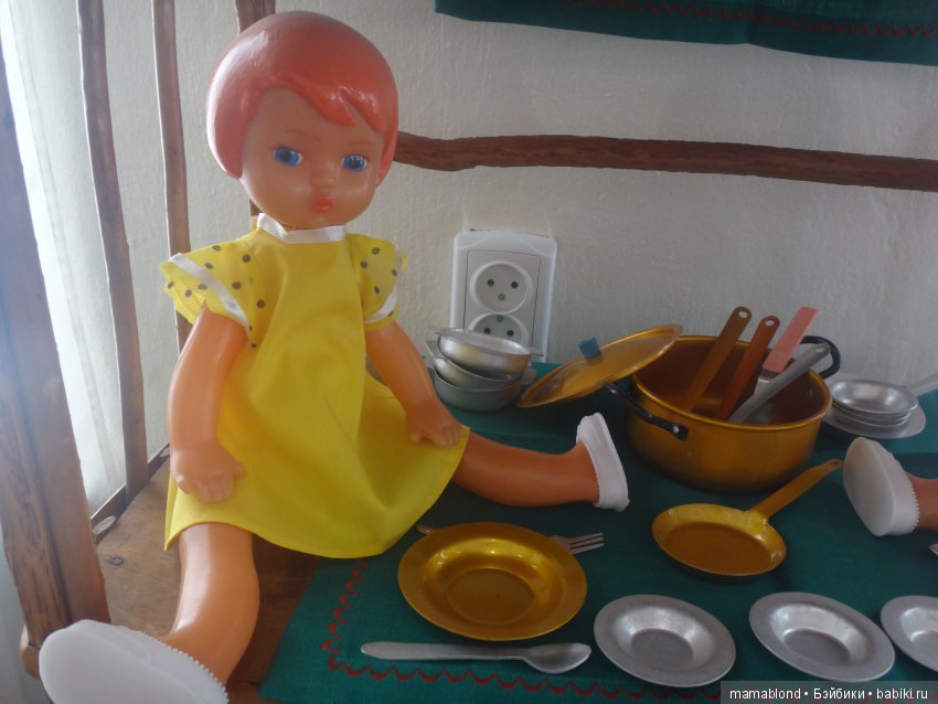 Выставка " Лабиринты кукольной жизни"