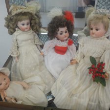 Выставка " Лабиринты кукольной жизни"