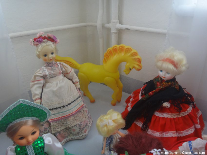 Выставка " Лабиринты кукольной жизни"