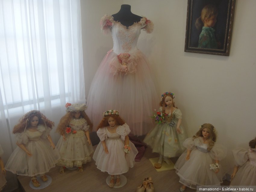 Выставка " Лабиринты кукольной жизни"