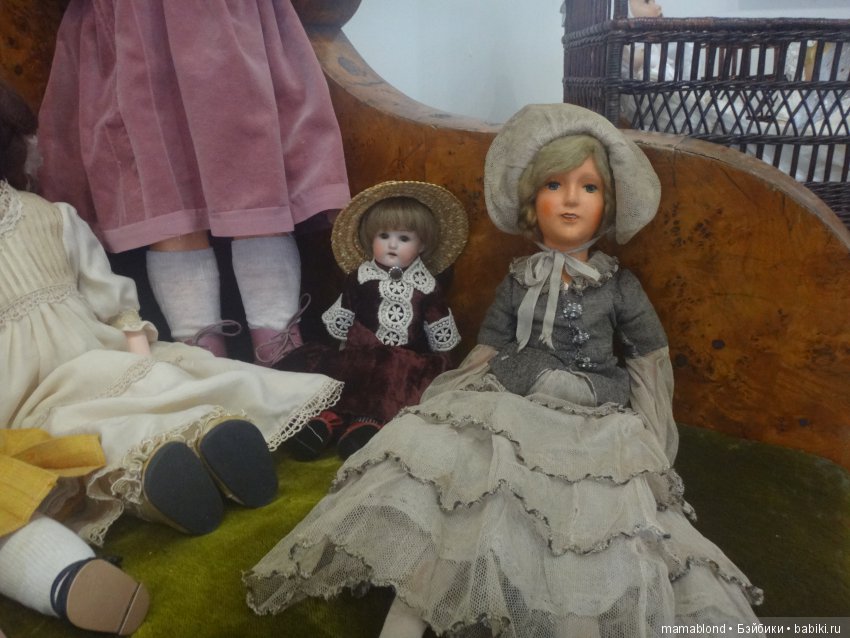 Выставка " Лабиринты кукольной жизни"