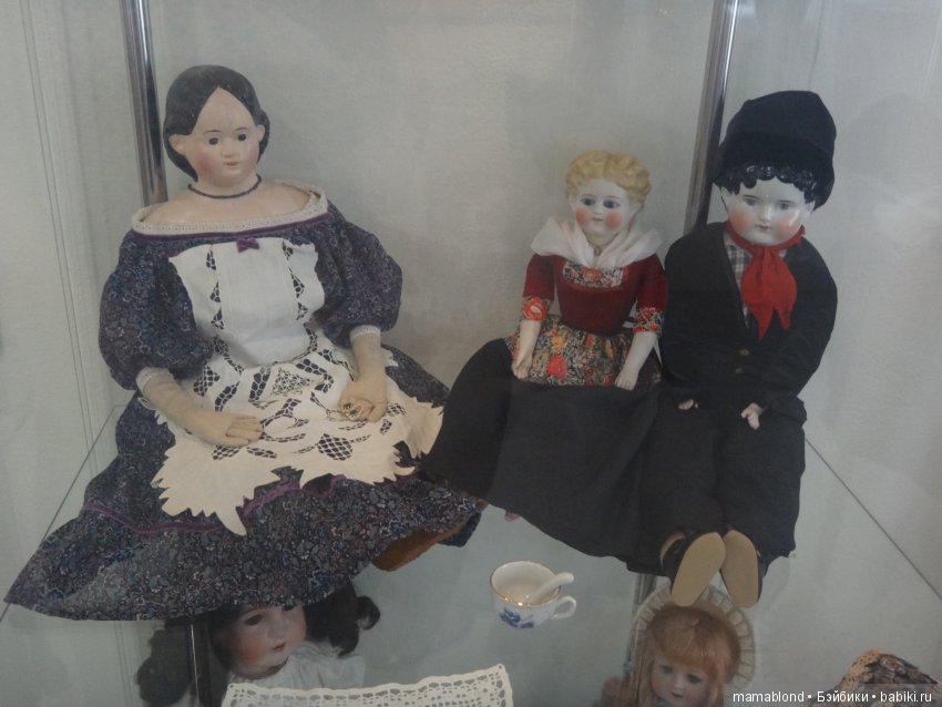 Выставка " Лабиринты кукольной жизни"