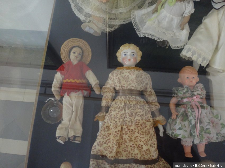 Выставка " Лабиринты кукольной жизни"
