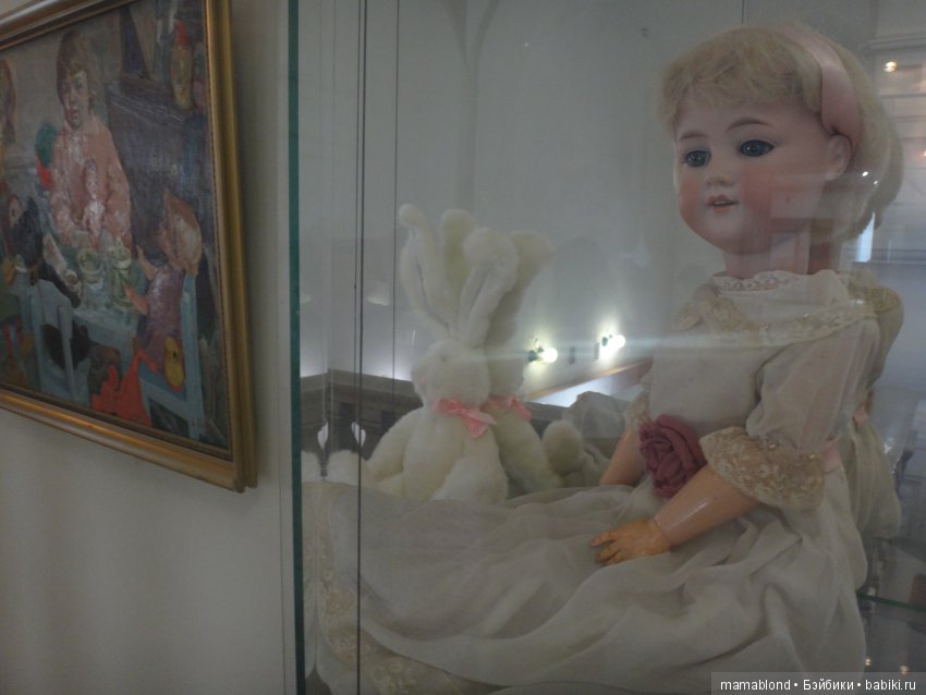 Выставка " Лабиринты кукольной жизни"