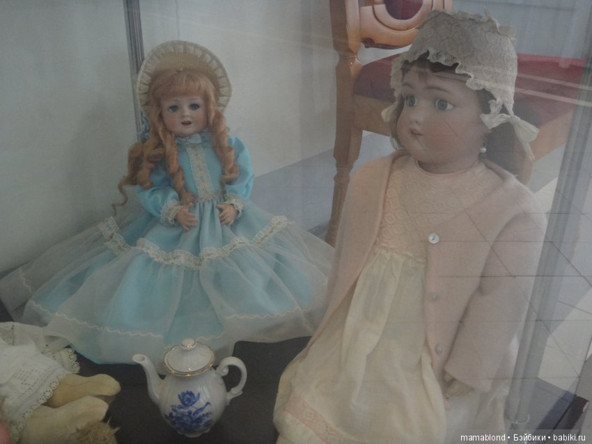 Выставка " Лабиринты кукольной жизни"