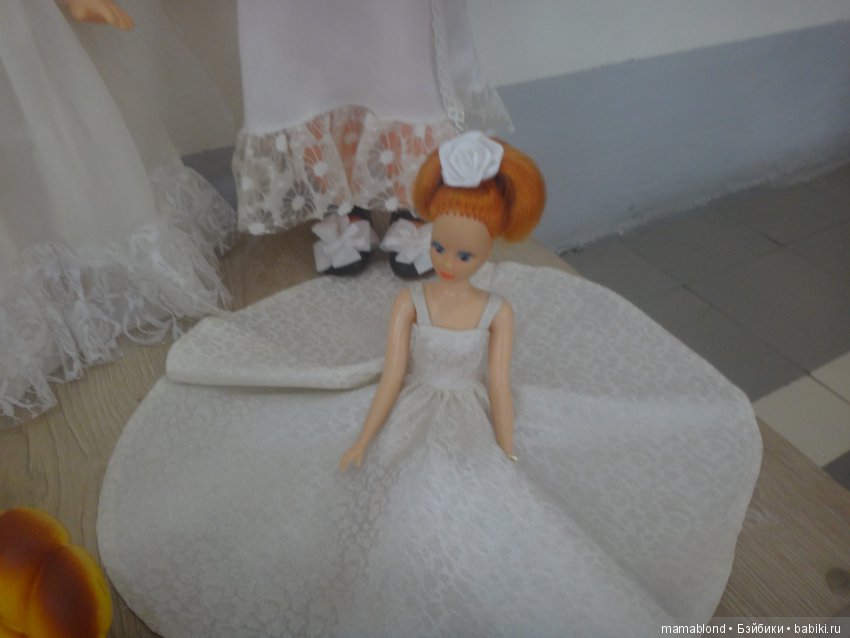 Выставка " Лабиринты кукольной жизни"