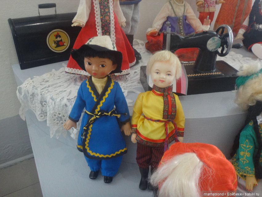 Выставка " Лабиринты кукольной жизни"