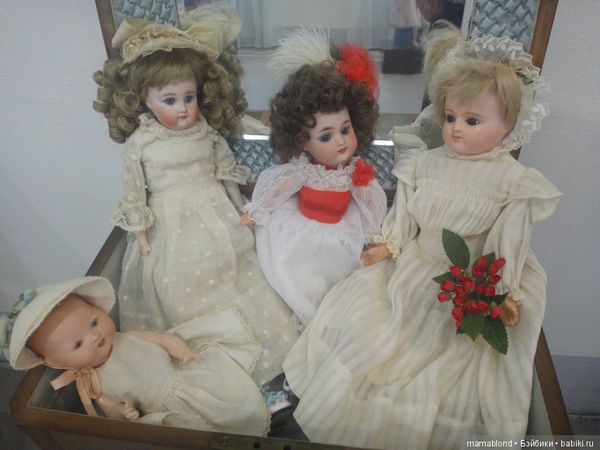 Выставка " Лабиринты кукольной жизни"