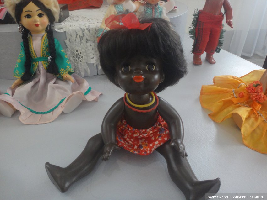 Выставка " Лабиринты кукольной жизни"