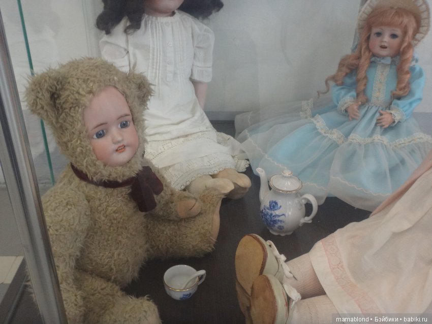 Выставка " Лабиринты кукольной жизни"