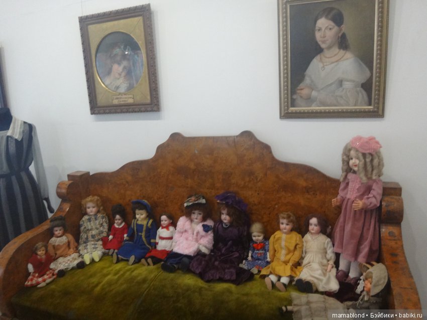 Выставка " Лабиринты кукольной жизни"